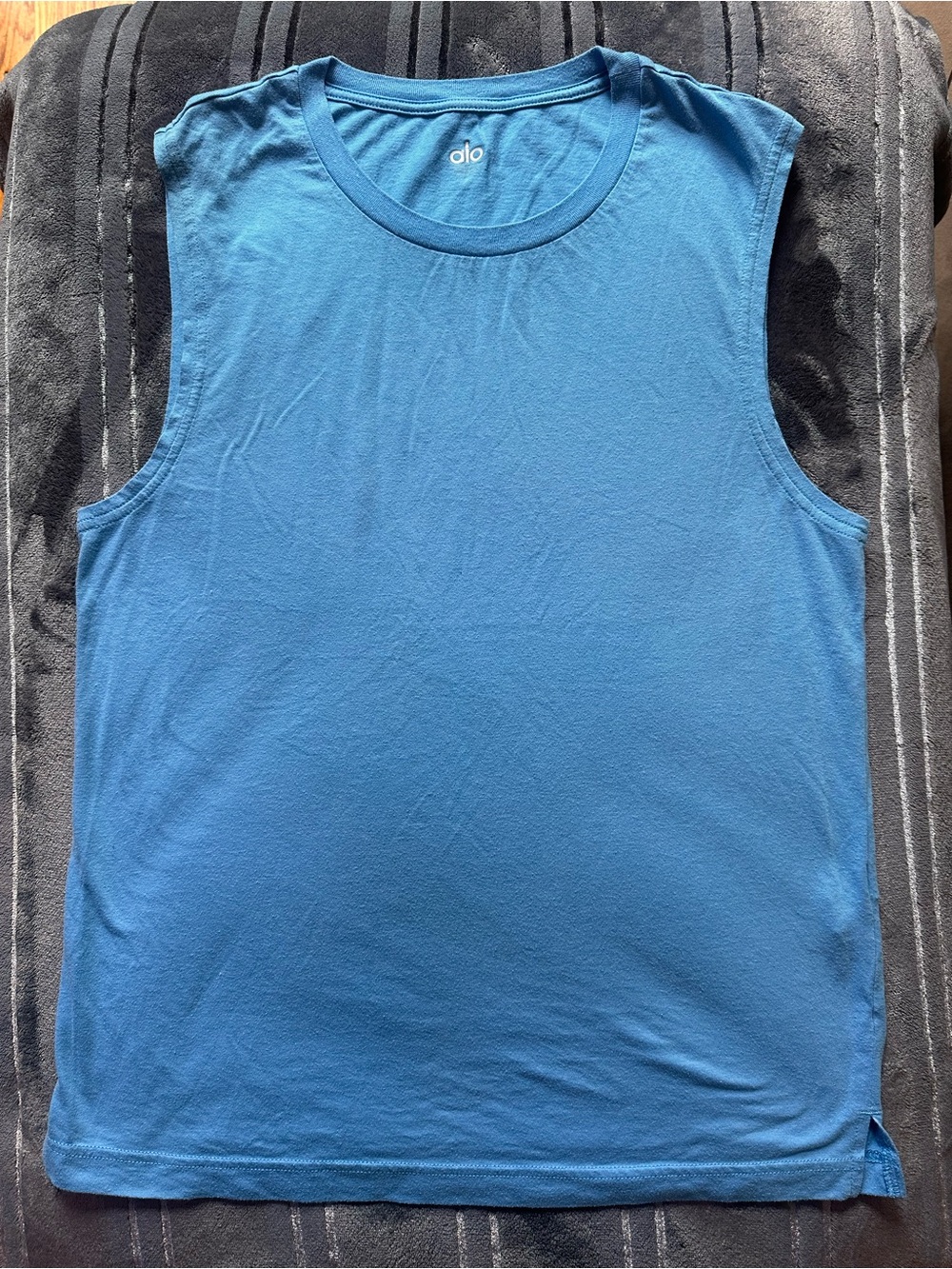 Alo yoga Men’s Blue Sleeveless Muscle Tank size small